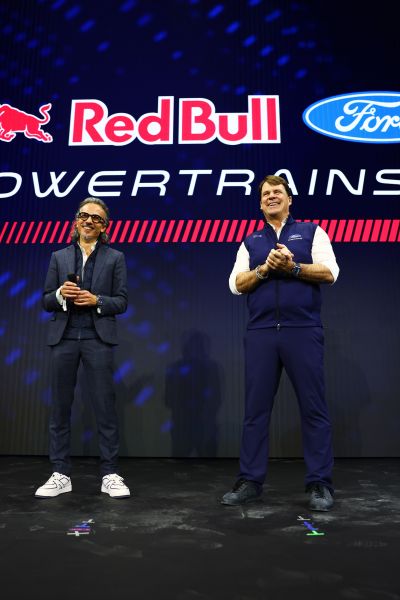 Red Bull RB22 intro Michigan Central Station Detroit Laurent Mekies Jim Farley Max Verstappen Isack Hadjar Foto RBCP 1