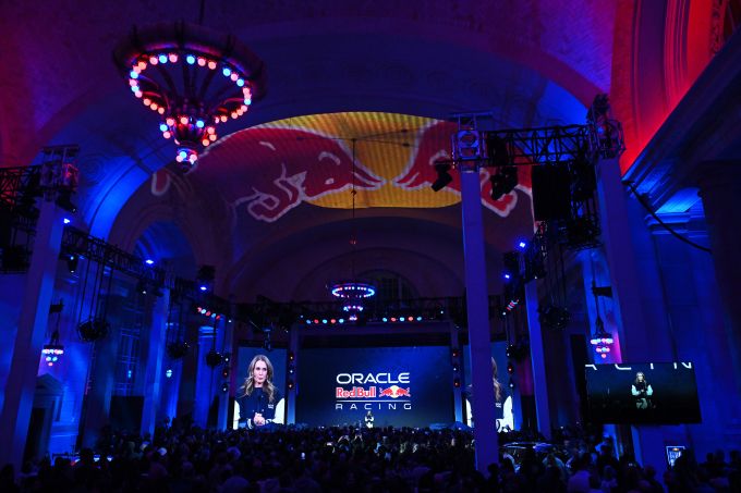 Red Bull RB22 intro Michigan Central Station Detroit Laurent Mekies Jim Farley Max Verstappen Isack Hadjar Foto RBCP 3