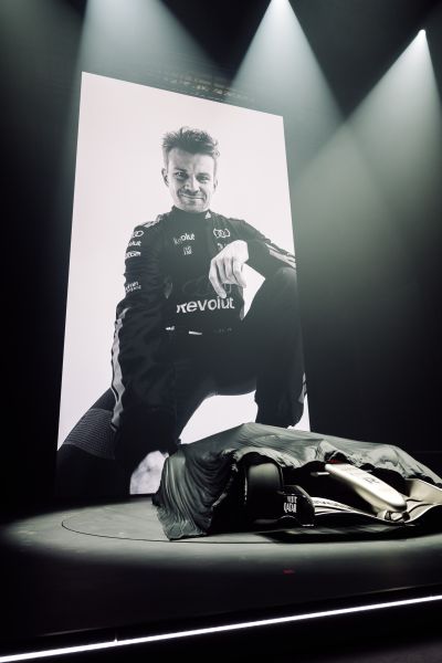 Audi R26 Formule 1 introductie Berlijn