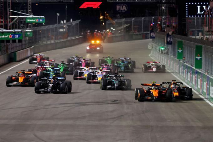 Lando_Norris_Max_Verstappen_Russell_start_Las_Vegas
