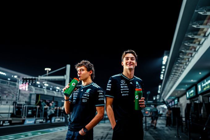 George Russell en Kimi Antonelli F1 Mercedes