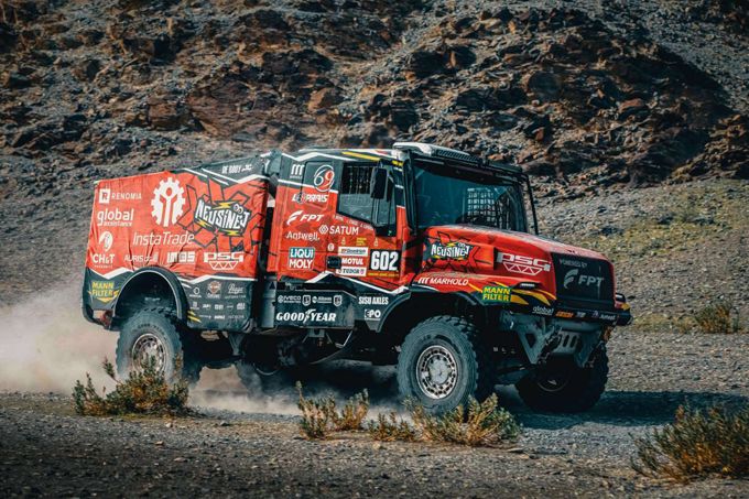 Loprais doet namens Team De Rooy FPT goede zaken