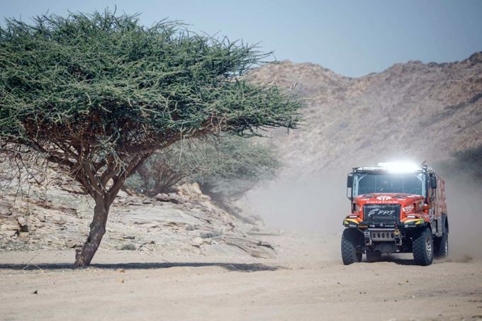 Team De Rooy FPT zet de toon in eerste etappe Dakar Rally