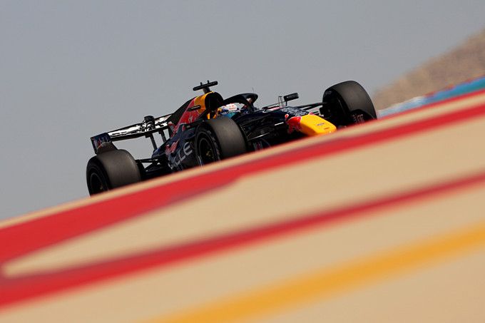 Max Verstappen test RB22