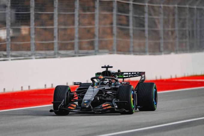 McLaren MCL40 F1 test Barcelona