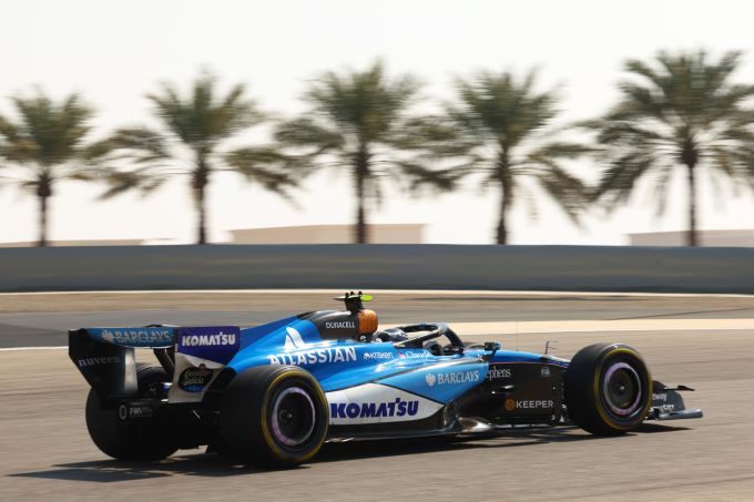 Carlos Sainz F1 Williams Bahrein foto f1press.aerea.pirelli