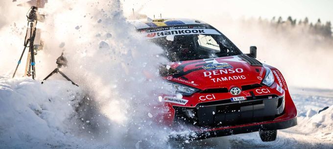 FIA WRC Rally Sweden 2026 Oliver Solberg Toyota Yaris sneeuwbank