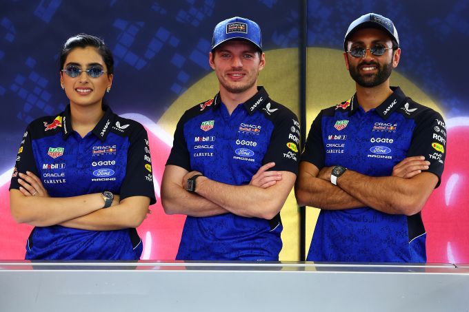 Amira Sajwani, Max Verstappen en Ali Sajwani F1 Red Bull en DAMAC