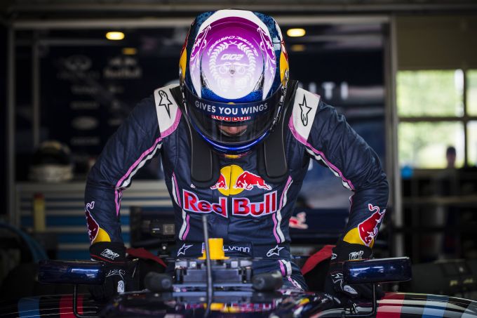 Lindsey Vonn Formula-car Red Bull