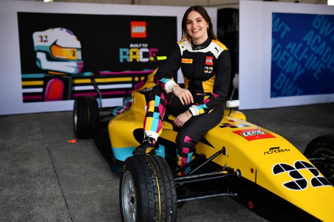 LEGO® Racing maakt racedebuut met Nederlandse Esmee Kosterman