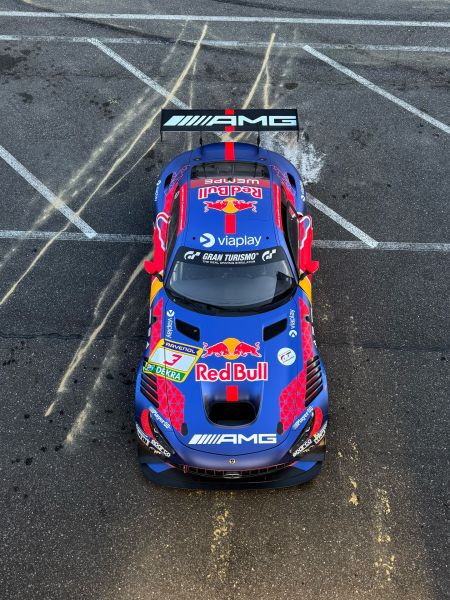 Max Verstappen Racing Red Bull Mercedes-AMG GT3 foto H&R