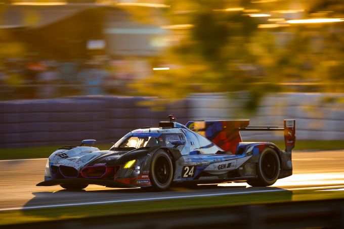 Nr24_Sheldon_van_der_Linde_Dries_Vanthoor_Robin_Frijns_BMW