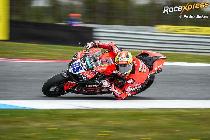 Oettl verslaat Arenas en Oncu in met rode vlag beëindigde Race 2 in Assen en pakt zijn eerste WorldS