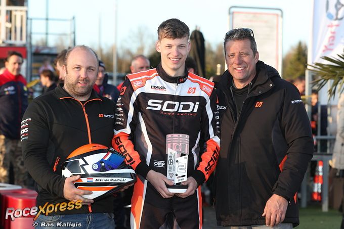 Mike van Maastricht met monteur en vader