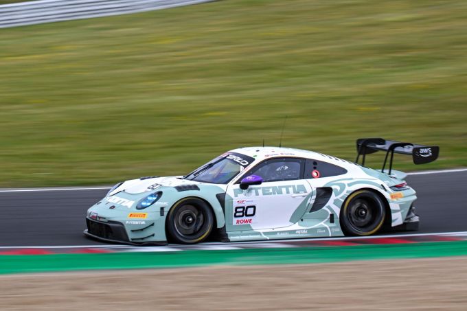 Lionspeed_Porsche op pole GTWCE Brands Hatch