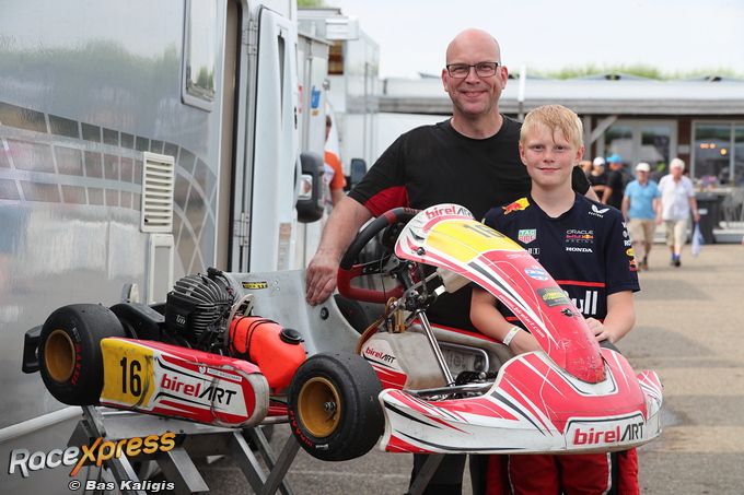 Hidde Wassenaar met vader/monteur