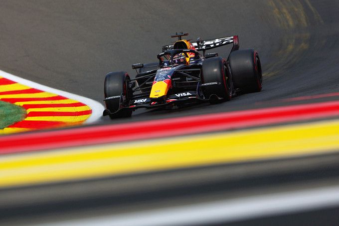 Max Verstappen F1 Eau Rouge Radillion