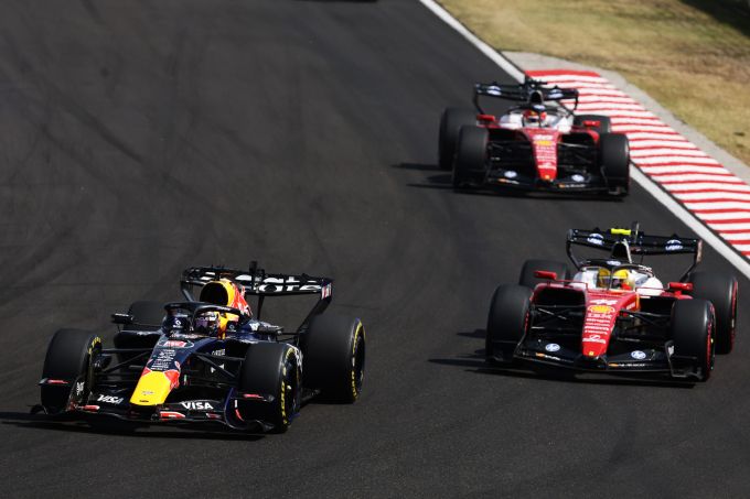 Max Verstappen lacht om inhaalactie op Hamilton: “Zijn best goed op de remmen”