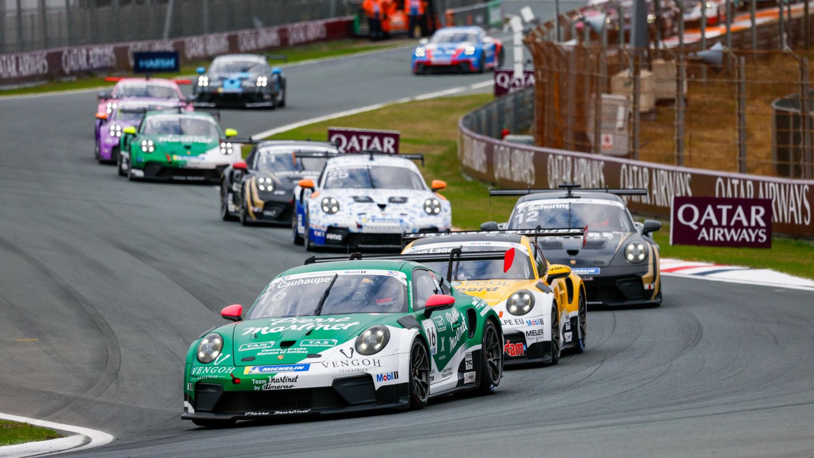FOTO'S - Rookie Cauhaupé grijpt eerste Supercup-zege op Zandvoort, Van Lagen tweede en Schuring naar
