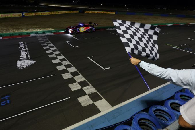 GT World Challenge 2026 FP1 & FP2 Sprint Cup-weekend Magny Cours #3 Mercedes-AMG Team Verstappen Racing foto 2