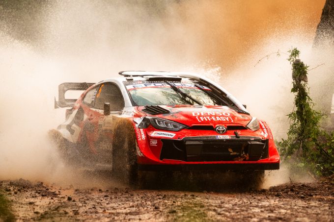 Sami Pajari vergroot voorsprong in WRC-Paraguay, terwijl Fourmaux stevig aandringt en spanning toeneemt