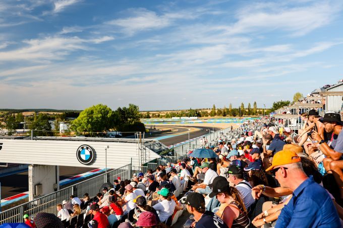 GT World Challenge 2026 FP1 & FP2 Sprint Cup-weekend Magny Cours foto 35 fans