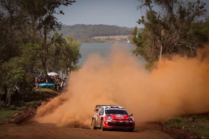FOTO'S- Katsuta klokt snelste tijd tijdens shakedown Rally Paraguay en zet Hyundai-trio direct stevig onder druk