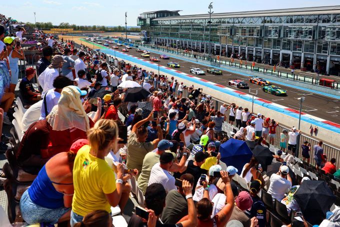 GT World Challenge 2026 FP1 & FP2 Sprint Cup-weekend Magny Cours foto 37 Start Race 2 zondag