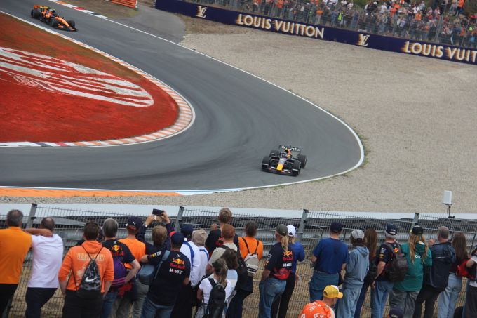 Max Verstappen zoekt de limiet wat mogelijk is met de RB22