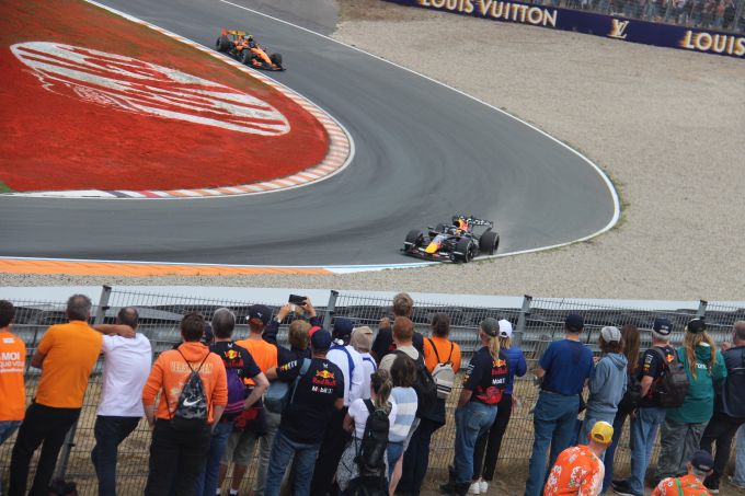 Max Verstappen zoekt de limiet wat mogelijk is met de RB22