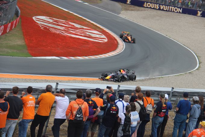 Max Verstappen zoekt de limiet wat mogelijk is met de RB22