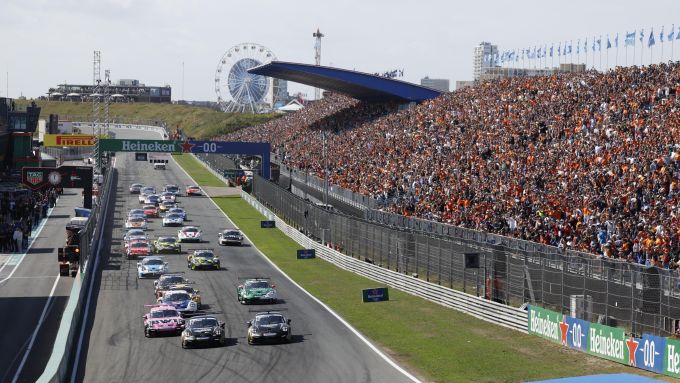 FOTO'S - Porsche Supercup barst los tijdens F1-Zandvoort weekend: tien Nederlanders strijden voor de hoogste eer