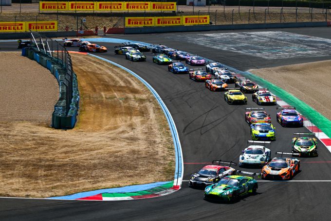 GT World Challenge powered by AWS Nürburgring startveld foto 9