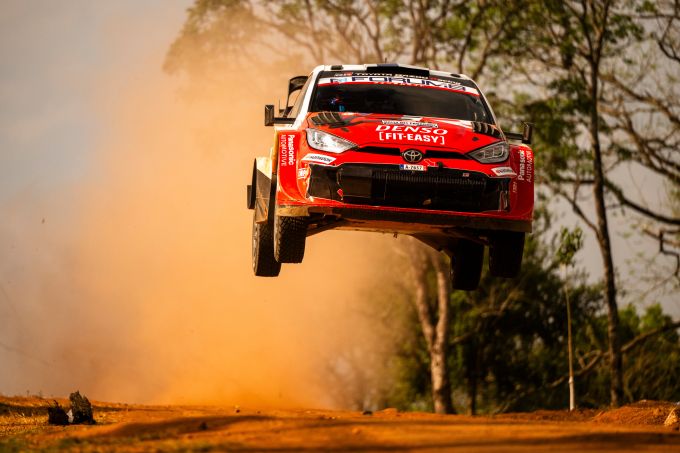 FOTO'S - Sami Pajari overleeft slijtageslag in Paraguay na zware dag vol lekke banden en pure rallychaos + UITSLAG