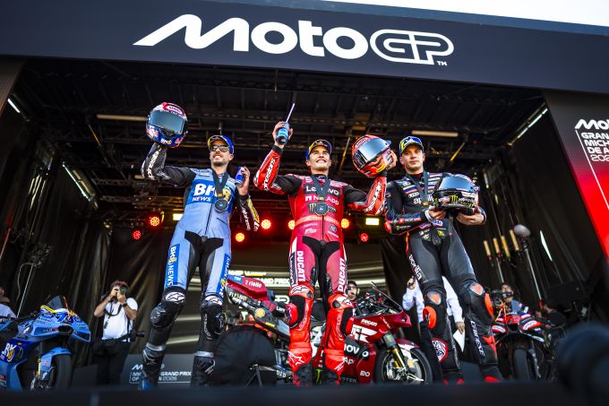 Marc Márquez terug in titelrace na bloedstollend gevecht op Motorland Aragon