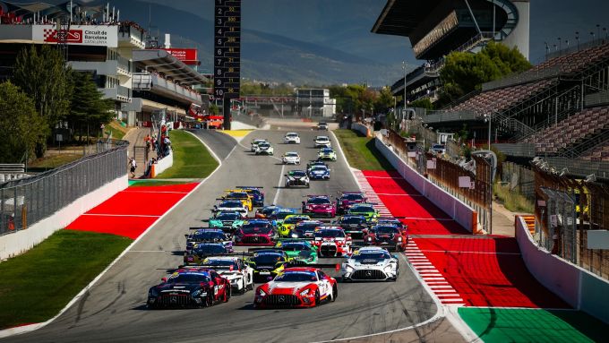 FOTO'S - Up2Race viert eerste 24-uurszege op Barcelona terwijl Saintéloc de Europese titel veiligstelt na zware strijd + UITSLAG
