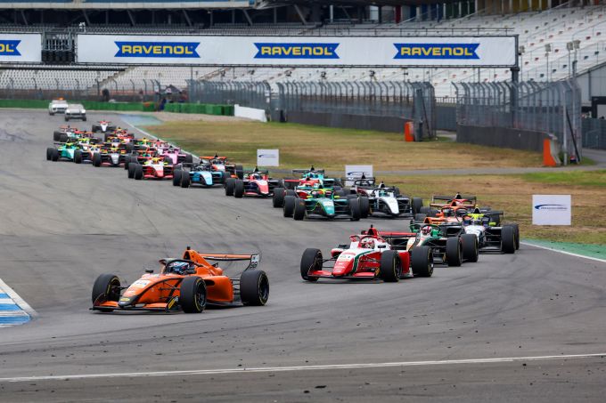 Wheldon vertrok voor de laatste keer dit seizoen vanaf poleposition