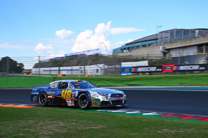 Voormalig Formule 1-coureur Nelson Piquet Jr. stormt naar eerste NASCAR Euro Series V8GP-zege op Vallelunga