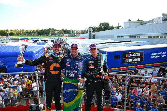 Voormalig Formule 1-coureur Nelson Piquet Jr. stormt naar eerste NASCAR Euro Series V8GP-zege op Vallelunga