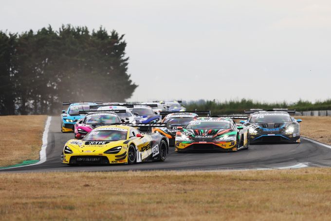 ENTRY LIST - Britse GT-titelstrijd barst los op Donington, waar dit weekend al een beslissing kan vallen