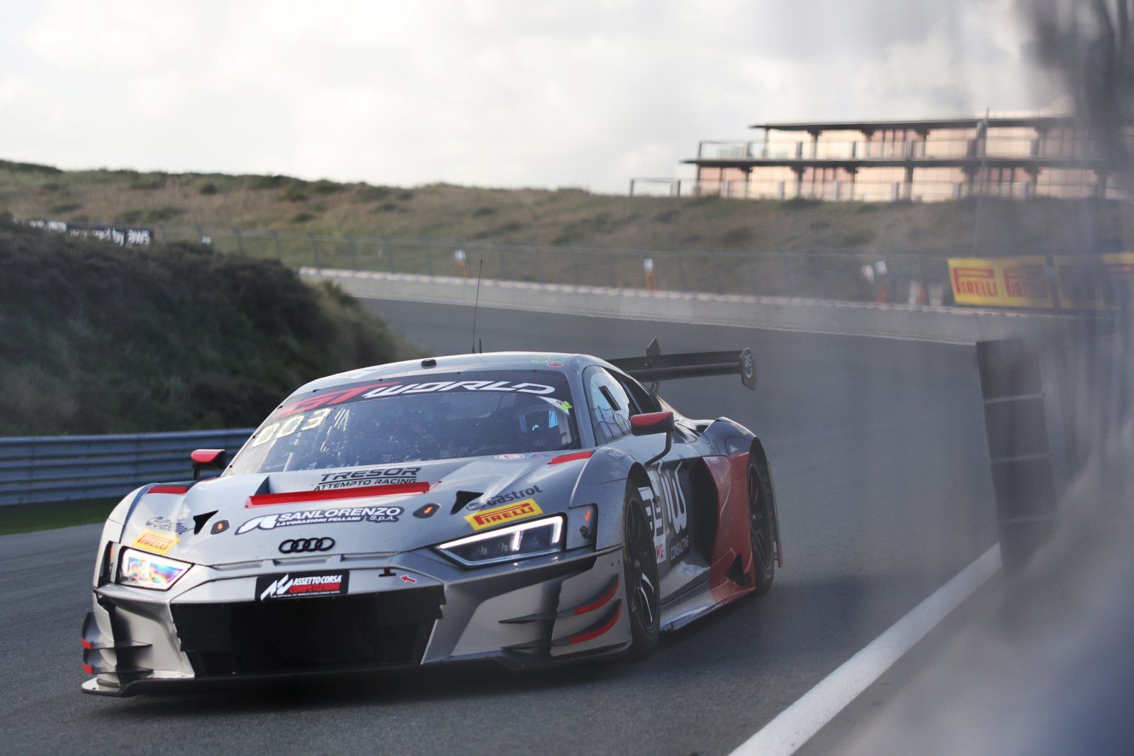 Eerste vrije GT-training: Aka snelste voor Tresor Attempto in spannende openingssessie op Zandvoort 