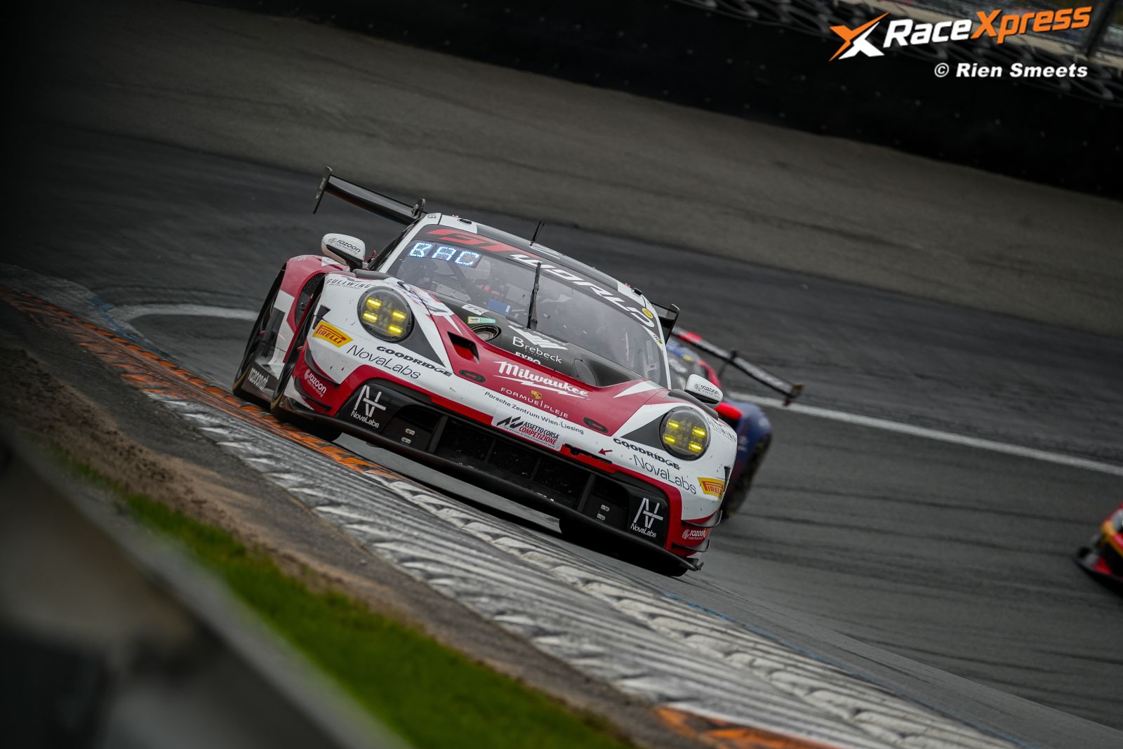 RAZOON – more than racing dichtbij podium in Zandvoort