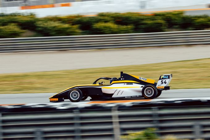 F4 Germany ziet veelbelovende belangstelling