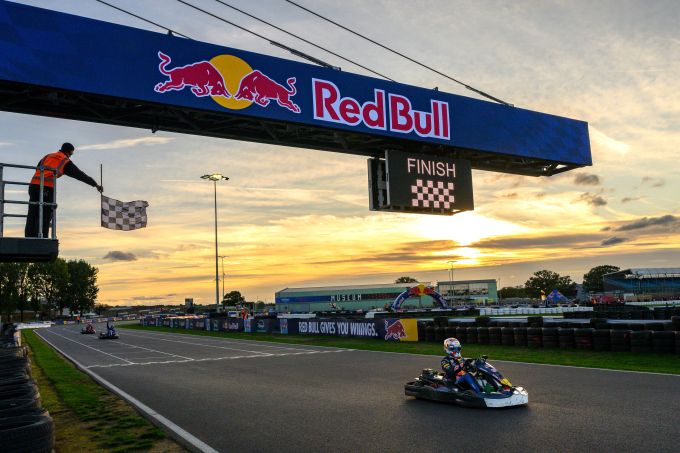 Max Verstappen wins crazy race Max versus 100