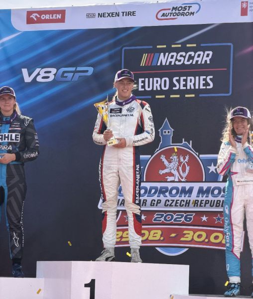 Twee podiums voor Michael Bleekemolen en Robin Bleekemolen knalt naar P8 en is beste dame in NASCAR Euro Series