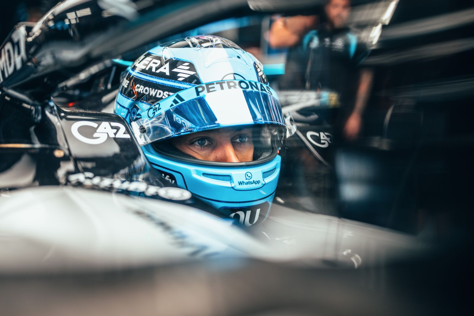 George Russell uitgefloten na duel met Kimi Antonelli in Grand Prix van Italië