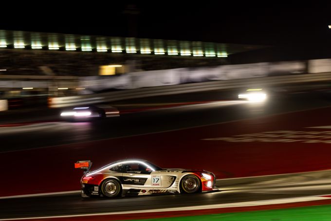 FOTO'S - Mercedes-AMG triomfeert in Portimão, Max Verstappen schittert en drie titels bekronen zinderende GTWC-finale