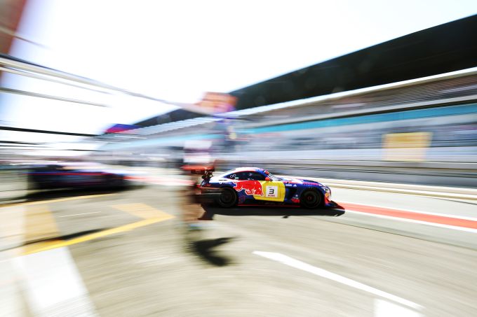 FOTO'S - PORTIMÃO: Max Verstappen jaagt op glorie, Morris Schuring pakt poleposition in zinderende seizoensfinale