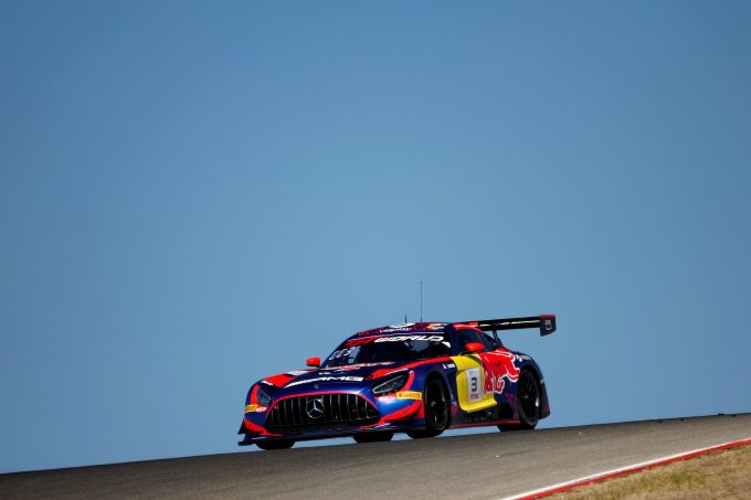FOTO'S - Max Verstappen duikt in GT3-avontuur en jaagt op winst: Mercedes-team maakt indruk bij debuut in Portimão