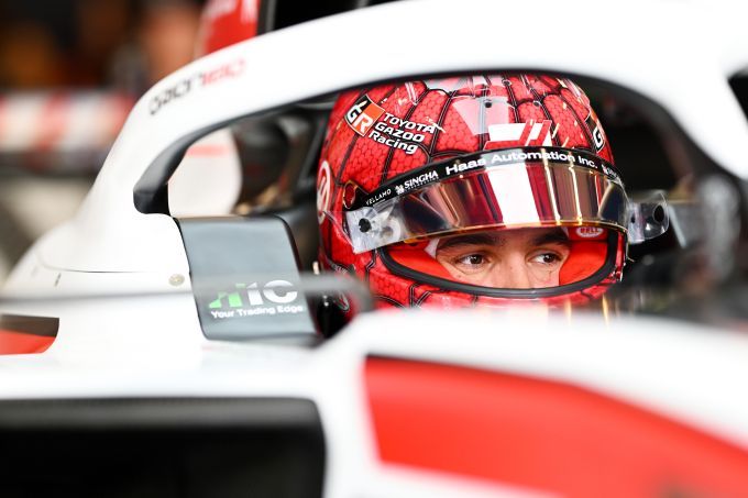 Esteban Ocon F1 Cadillac foto 3